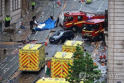 [속보] AP "'<b>리버풀</b> EPL <b>우승 퍼레이드</b>' 군중 속 <b>차량 돌진</b>으로 27명 병원...
