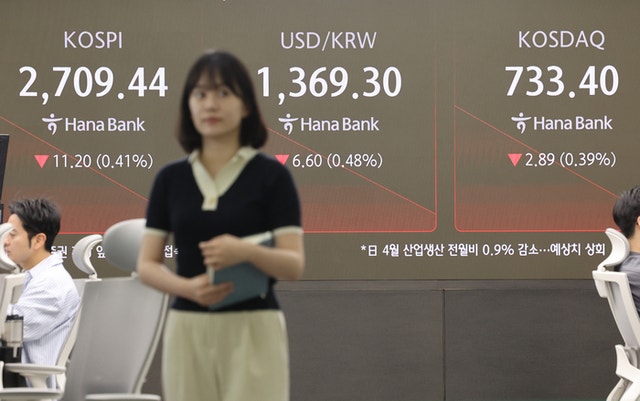 환율 1380원 돌파…<b>트럼프</b> '<b>플랜B</b> <b>관세</b>' 영향