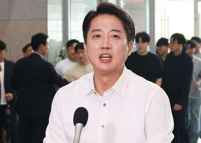 <b>이준석</b> "계엄·부정선거와 무관한 유일한 보수 대안은 나"