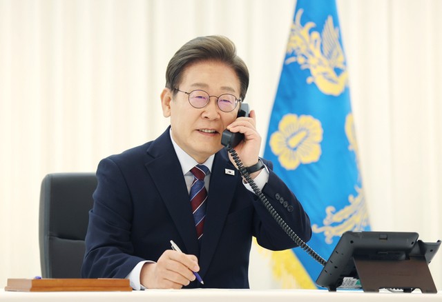 [속보] "이 <b>대통령</b>, 이시바 <b>일본총리</b>와 전화 <b>통화</b>"
