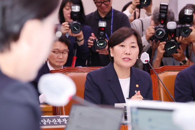 [속보] <b>송미령</b> "양곡법, '농망법' 거친 표현에 사과…'<b>희망법</b>'으로 만들...
