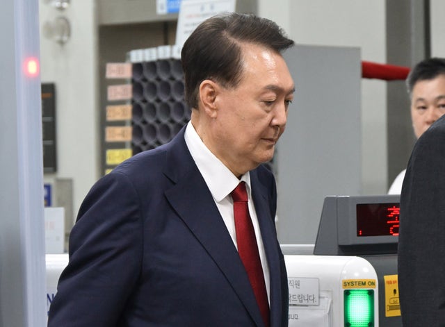 [속보] <b>윤석열</b>, 구속 후 첫 <b>내란</b>혐의 <b>재판 불출석</b>…사유서 제출