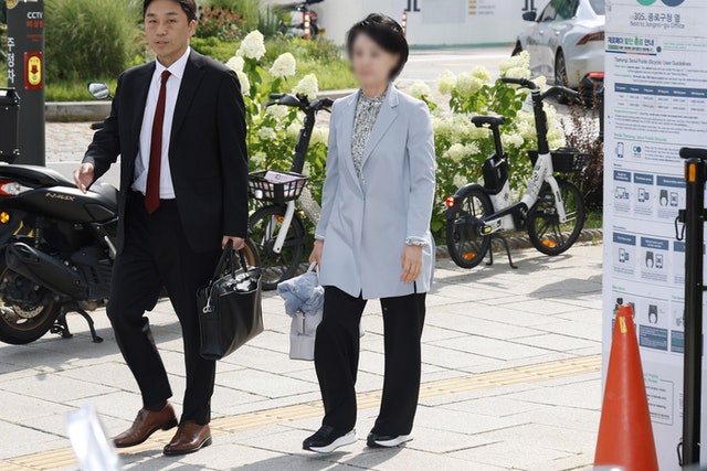'건진법사 청탁 의혹' <b>통일교 총재 비서실장</b> 김건희특검 출석