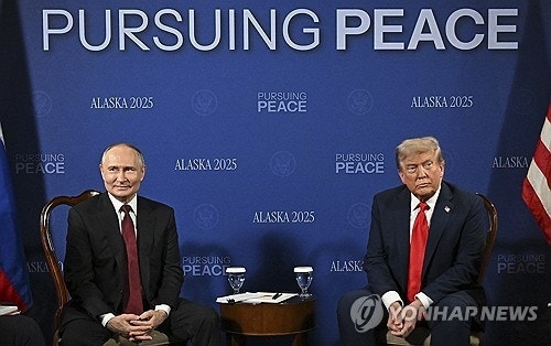 [속보] <b>트럼프</b> "<b>푸틴</b>과 <b>우크라</b> 휴전 일부 진전…가장 큰 쟁점 미해결"