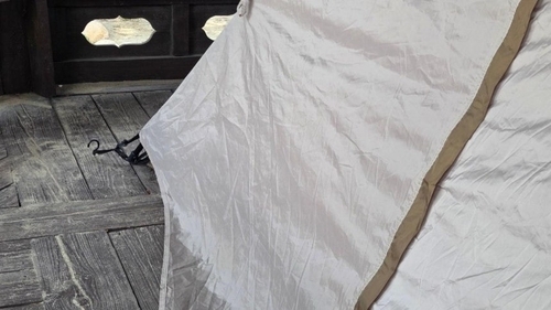 ▲ 하맹방 해수욕장 정자에 설치된 텐트/연합뉴스