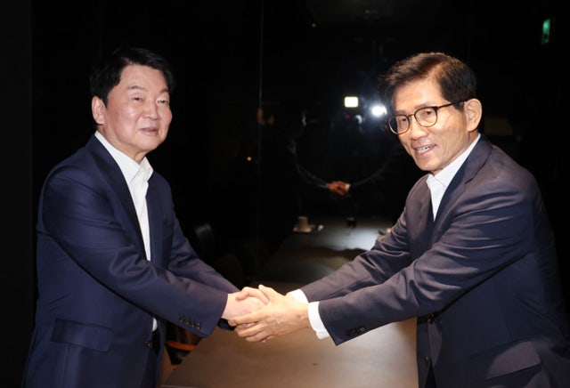 [속보] '반탄파' <b>김문수</b>·'찬탄파' <b>안철수</b> 오찬 회동