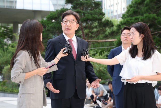 [속보] <b>권성동</b>, 김건희특검 <b>피의자 조사</b> 출석…"없는 죄 만들 수 없다"