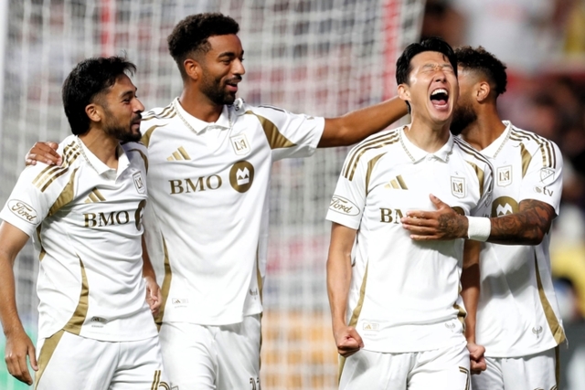 <b>손흥민</b>, MLS '첫 <b>해트트릭</b>'…LAFC, 4-1 대승 견인