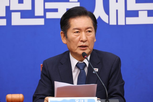 <b>정청래</b>, <b>윤석열</b> '<b>무인기 의혹</b>' 소환통보에 "철저히 단죄해야"