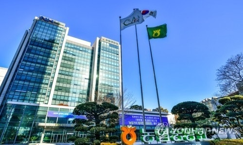 경찰, <b>강호동</b> 농협중앙회장 '금품<b>수수</b> 의혹' 압<b>수수</b>색