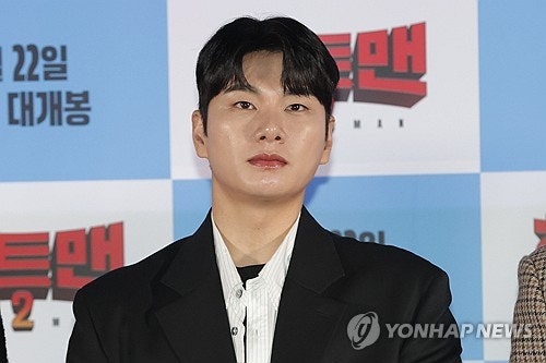 배우 <b>이이경</b> "<b>사생활 루머 법적 대응</b> 준비 중…무분별 유포·게재 전부...