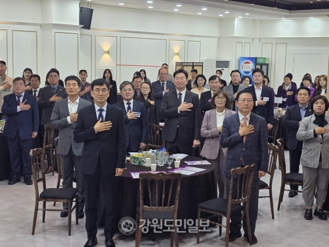 ▲ 원주시 여성기업인연합회 창립 26주년 기념식이 21일 빌라드 아모리에서 100여명이 참석한 가운데 열렸다.
