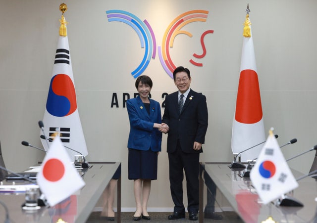 [속보] 이 대통령, <b>다카이치</b> 첫 대면…경주서 한일정상 <b>회담</b>