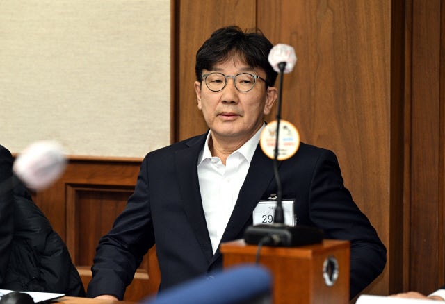 법정 선 권성동…'<b>통일교</b> 자금 수수' 혐의 전면 부인 <b>특검</b> 충돌