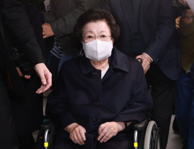 '금거북이' <b>청탁</b> 의혹 <b>이배용</b> 전 국교위원장 오늘 특검 재출석