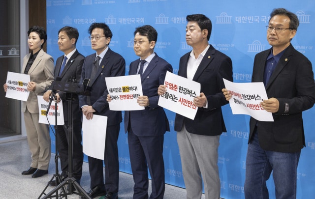 민주당, 강바닥 걸린 <b>한강버스</b> 질타 "서울시 보여주기 행정 위험"