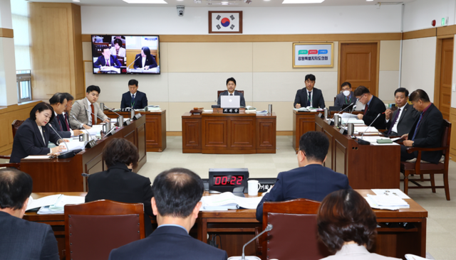 ▲ 강원도의회 기획행정위원회(위원장 문관현)는 26일 강원도 기획조정실 소관 2026년도 당초예산안 및 2025년 추가경정예산안을 심사했다. 강원도의회 제공