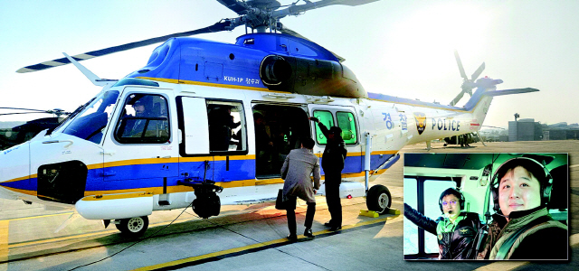 ▲11일 강원경찰청 항공대에서 참수리 헬기 취항식을 마치고 탑승 인원들이 내리고 있다.참수리는 14인승 중형급 헬기로 첨단 항공전자장비가 탑재됐다.  ▲ 이날 본지 기자가 참수리 헬기를 타고 있는 모습.