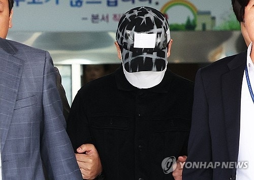 '배우 <b>이선균 수사정보 유출</b>' 전직 <b>경찰</b>관 집행유예
