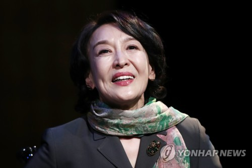 [속보] 한국연극배우협회 "배우 <b>윤석화 별세 오보</b>...현재 위중한 상태"