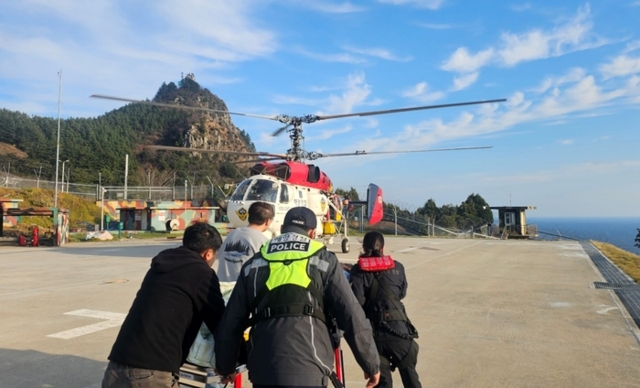 ▲ 울릉도 뇌출혈 환자 후송 모습.