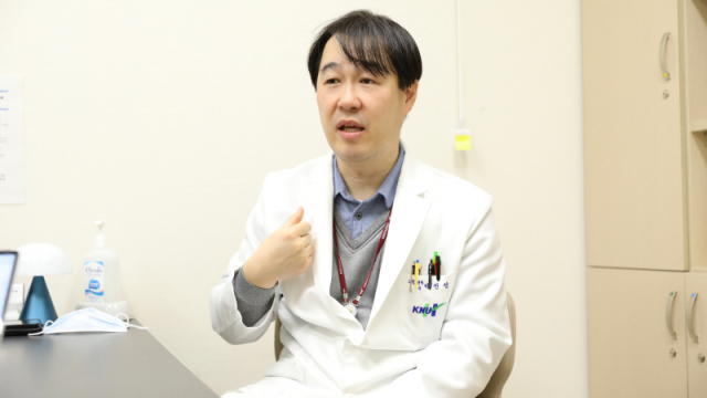 ▲ 박진성 강원대학교병원 소아청소년과 과장이 20일 강원대병원에서 본지와 인터뷰를 가졌다.강원대병원 제공