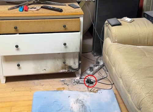 ▲ 폭발한 보조배터리 [전북 익산소방서 제공]