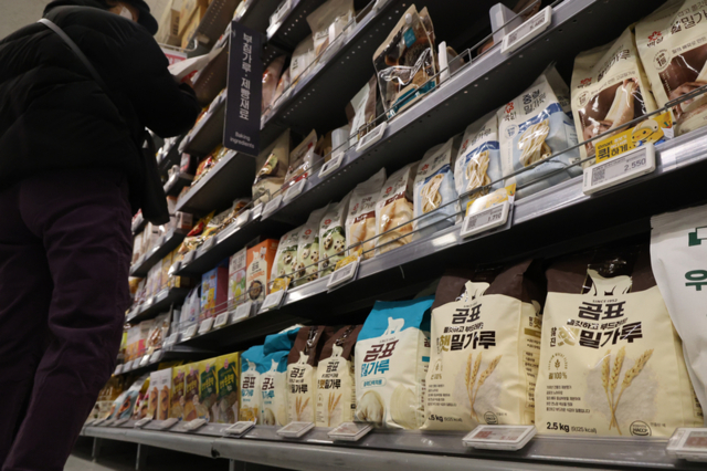 ▲ 서울 시내 대형마트에 설탕, 밀가루 판매대 모습. 연합뉴스 자료사진