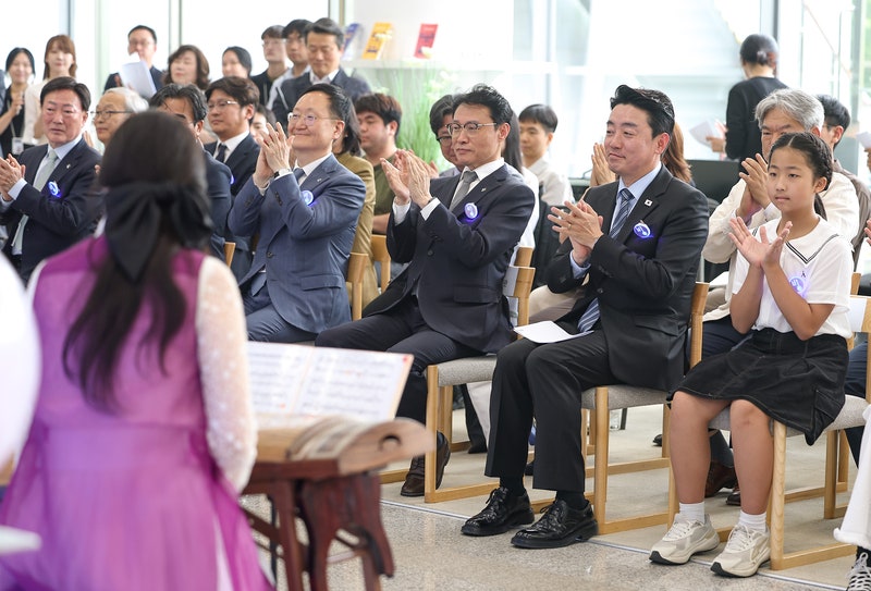 강훈식 "민주당 지도부 환송 불참, 부실투표 문제 국회 역할 더 중요"