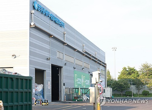 [속보] 인천 재활용센터 시신 일부 발견 닷새째…피해자 신원 확인 난항