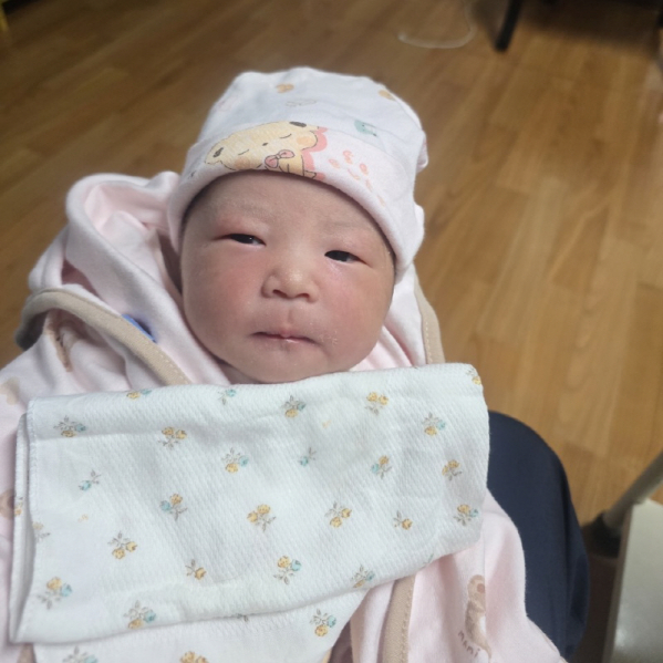 정선 산골서 10년 만에 아기 울음소리…온 마을 환영
