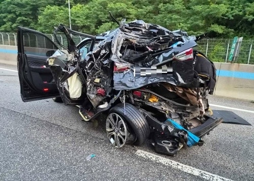 강릉 영동고속도로 3중 추돌…30대·60대 남성 2명 숨져