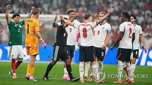 [월드컵] 10명 뛴 잉글랜드, 멕시코 격파…8강 진출 60년 만의 우승 도전 지속