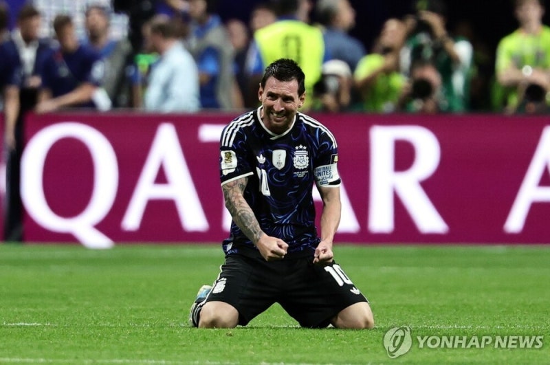 [속보] '메시 2도움' <b>아르헨티나</b>, <b>잉글랜드</b>에 역전승…스페인과 결승 격...