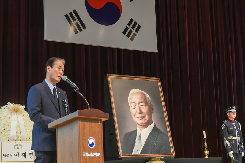 <b>권오을</b> 보훈장관, 이승만 <b>추모식 참석</b>…"국민통합 실마리 찾아야"