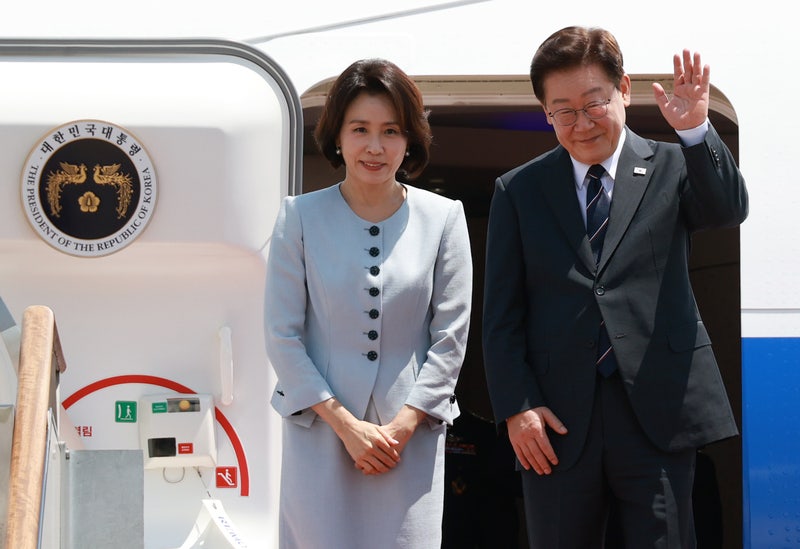 [속보] <b>이 대통령</b>, <b>여름휴가 반납</b>…"세일즈 외교 집중" 7박11일 순방