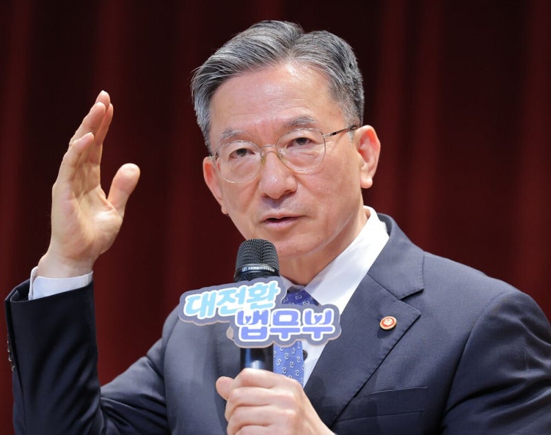 [속보] <b>정성호</b> 법무부장관 <b>사의 표명</b>...이 대통령 반려