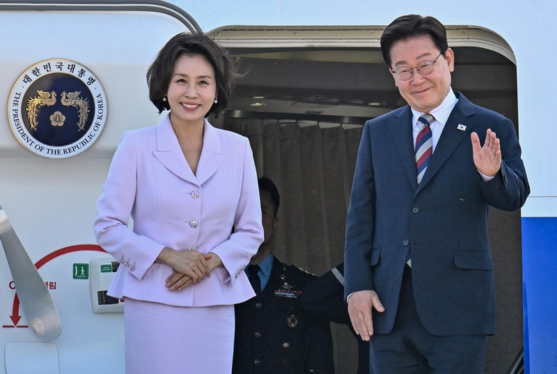 [속보] <b>이 대통령 지지율</b> 45.9%…취임 후 <b>최저</b>치[리얼미터]