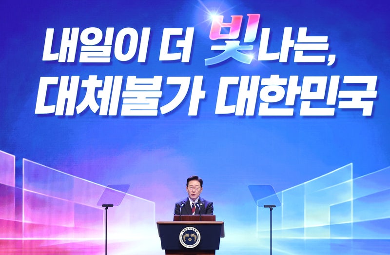 [속보] <b>이대통령</b> "대체 불가 대한민국으로…대한민국 성장 거점을 전 국...