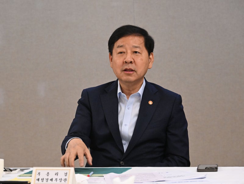 [속보] 공항서 발길 돌린 <b>구윤철</b>, G20 회의 <b>출국</b> 돌연 <b>취소</b>…거취 문제...