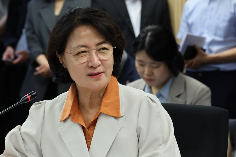 <b>추미애</b> '<b>검찰개혁</b> 작심 <b>발언</b>'에 민주당 술렁…"윤석열에 할법한 극언"