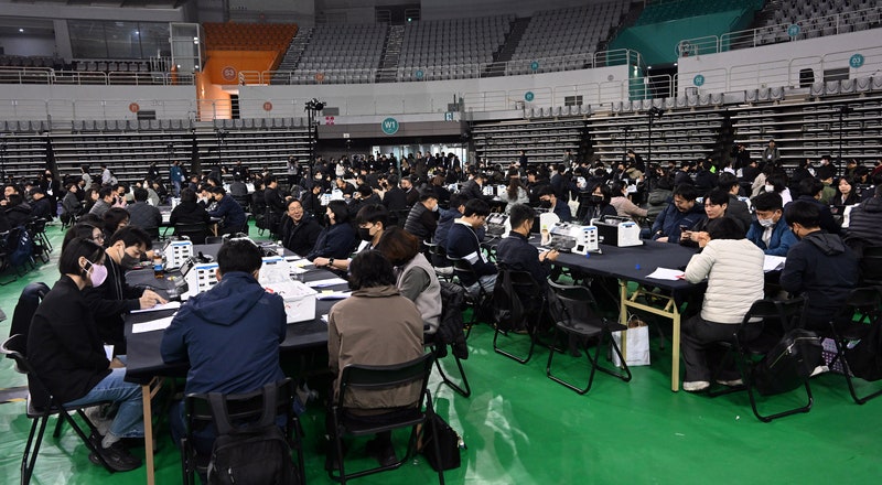 [속보] 올림픽공원 <b>투표지</b> 247만장 <b>검증</b> 파행…참관단, 촬영 불허에 항...