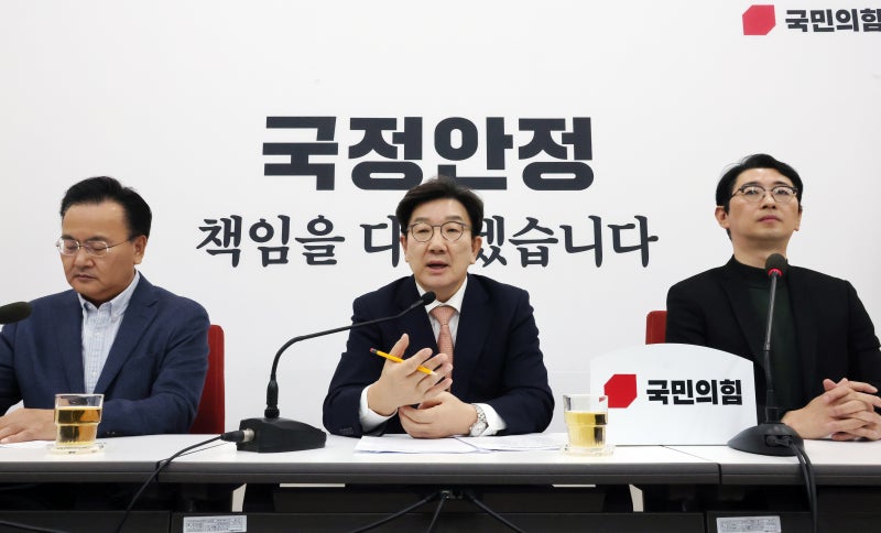 [속보] 국민의힘, 자체 '<b>계엄특검법</b>' 발의