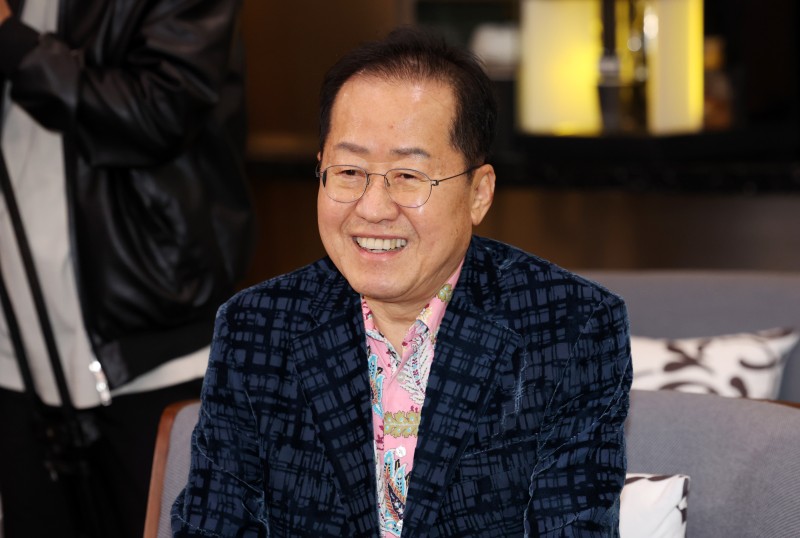 [속보] <b>홍준표</b> "차라리 <b>노무현</b> 따라 <b>민주당</b> 갔더라면"