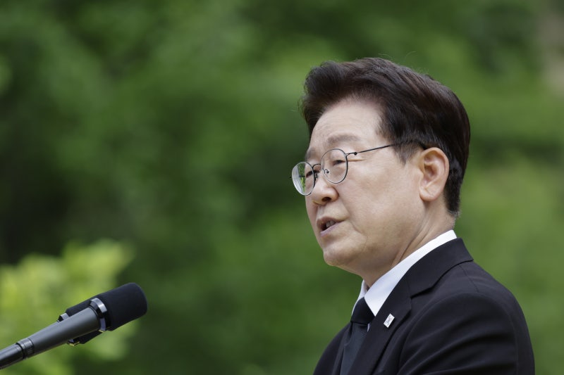 [속보] <b>이재명</b> 대통령, 노무현 전 대통령 서거 17주기 <b>추도식 참석</b>