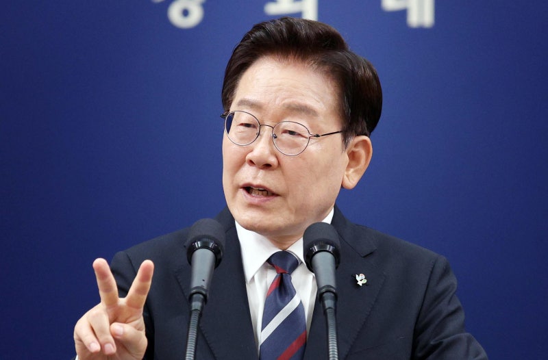 [속보] 이 대통령 "선관위 원포인트 개헌해야…필요하면 대통령 발의"