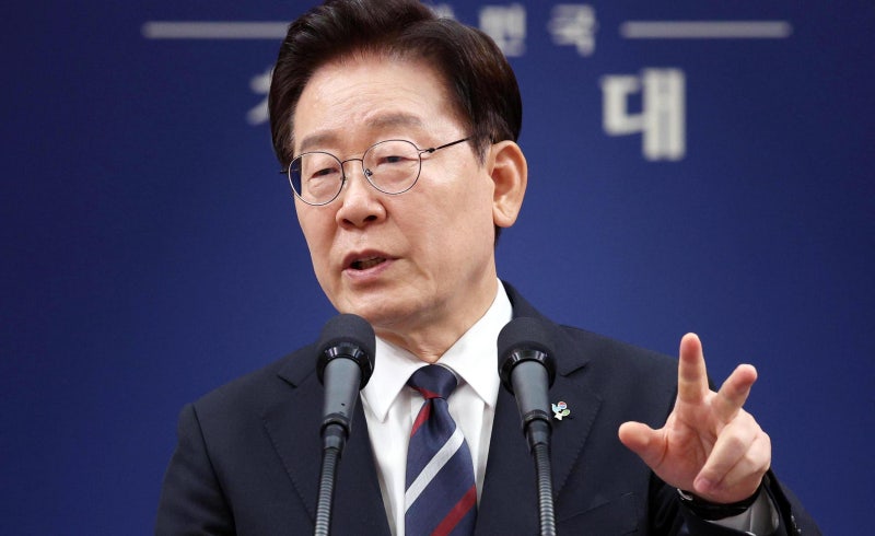 첫 데드크로스 맞은 李정부 "엄중히 받아들여...국민 살피겠다"
