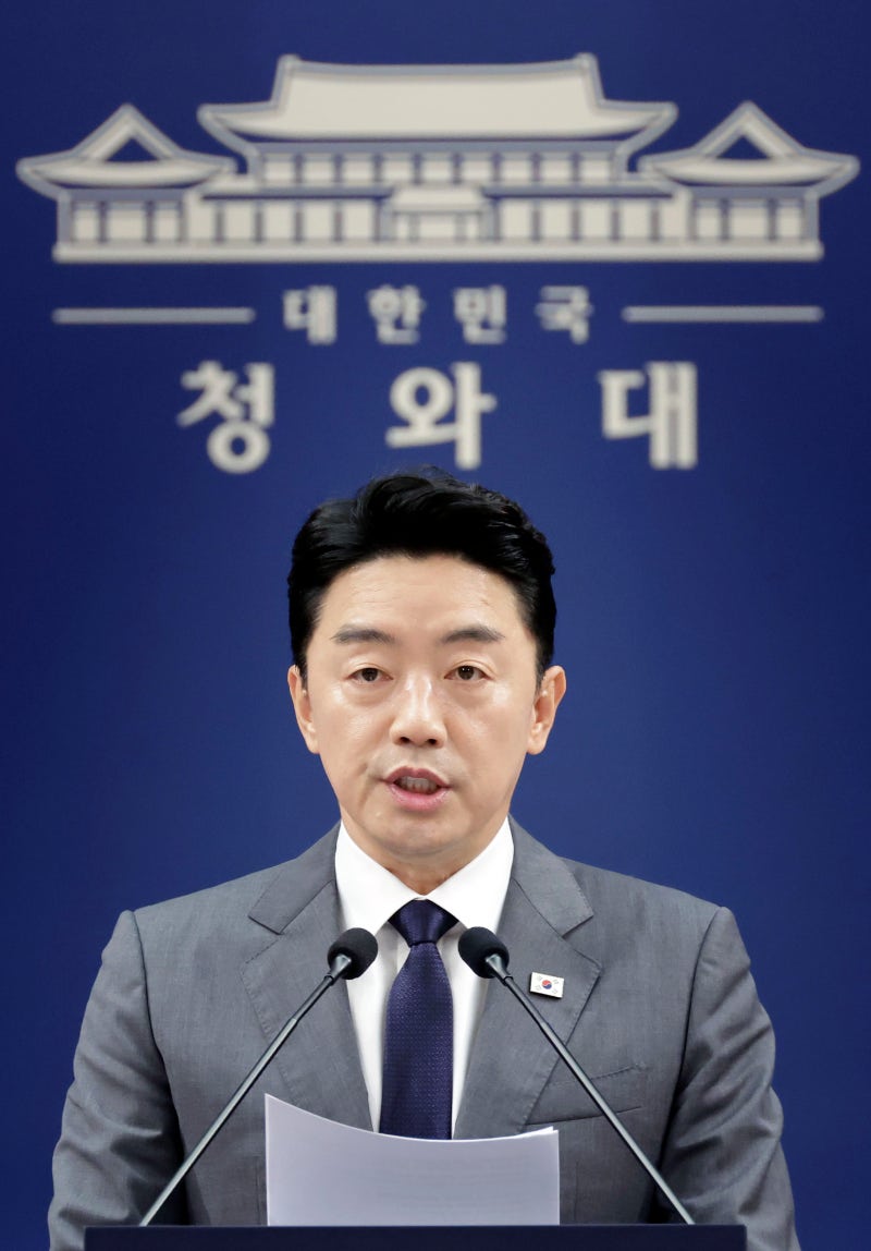 靑 "광주 군공항 부지에 호남권 반도체 산단 조성.. '삼전닉스' 모두 들어간다"