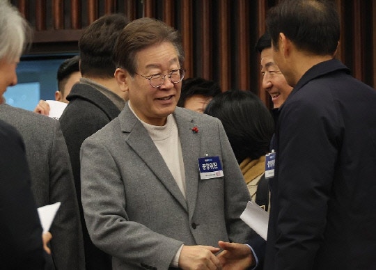 <b>이재명</b>, 尹 "<b>건전재정 적절</b>" 발언에..."자화자찬? 다른 세상 사시냐"