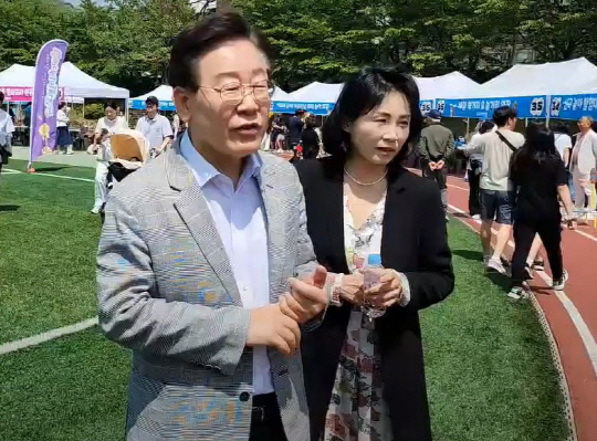 이재명 전 더불어민주당 대표와 배우자 김혜경 씨.연합뉴스